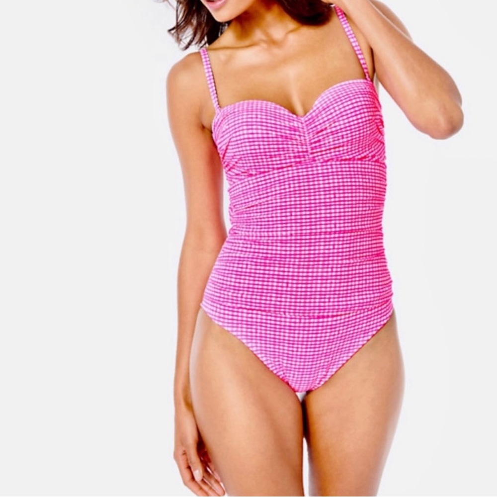 Lilly Pulitzer Layne one piece swim size 8 NWT; vibrant pink; really cute back!